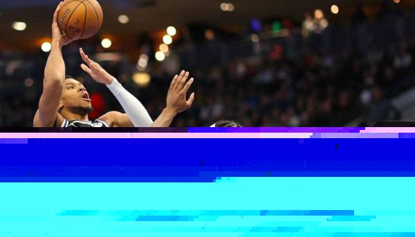雄鹿击败魔术进入NBA杯半决赛