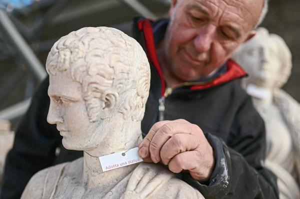 Marble workers of the ‘Venerable Factory of the Duomo of Milan’ are taking care of more than 3,000 statues and gargoyles sculpted in marble.