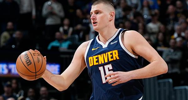 在第一次ESPN NBA MVP民意调查中，尼古拉·约基奇领先于沙伊·吉尔吉斯·亚历山大·扬尼斯·字母哥