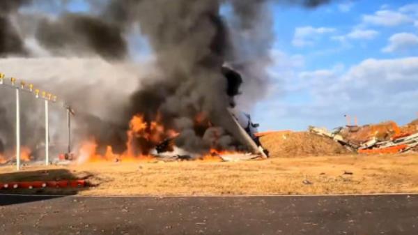 起火的飞机坠毁，造成179人死亡，这是韩国最严重的航空灾难