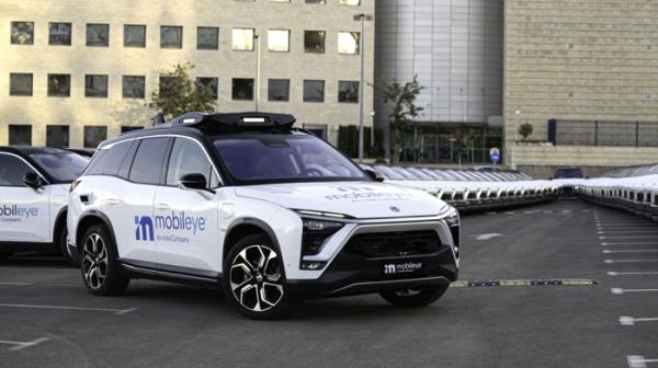 Mobileye's　self-driving　car　(Courtesy　of　Intel)