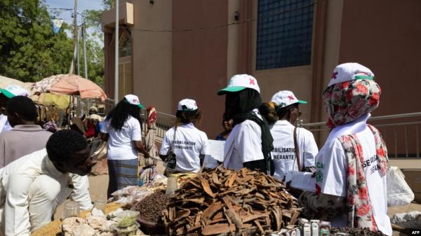 FILE - Members from the Co<em></em>nsultation Group Of Political Actors (GCAP) campaign at the central market for the boycott of Chad's legislative, communal and provincial elections in N'Djamena on Dec. 16, 2024.