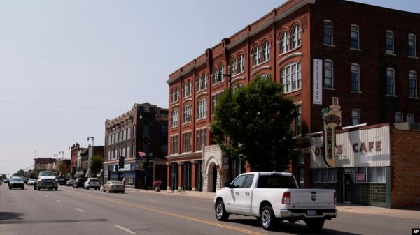 FILE - Pittsburg, Kansas, Sept. 10, 2024, is home to a new Planned Parenthood clinic serving patients from Kansas as well as nearby Missouri, Oklahoma, Arkansas, Texas, and other states wher<em></em>e abortions have become illegal or hard to get. 