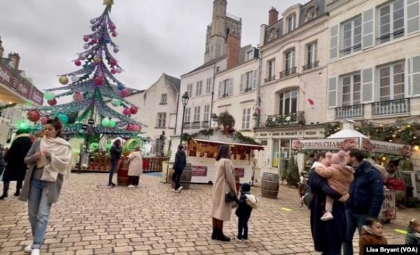 A Christmas market in the Medie<em></em>val town Orleans wher<em></em>e Attar lives.