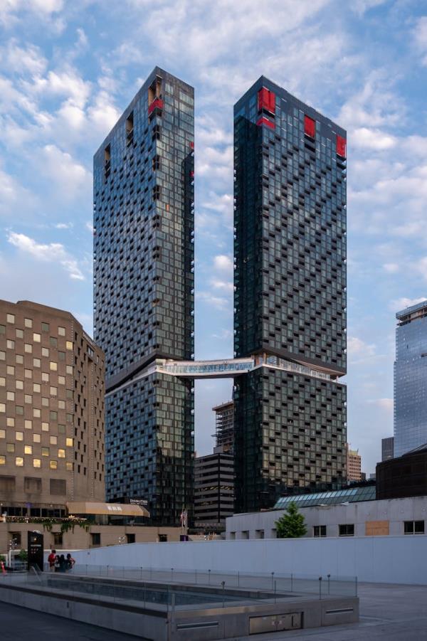 Modern co<em></em>ndo towers