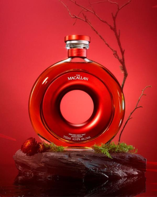 The journey co<em></em>ntinues with TIME : SPACE Mastery, an exquisite ex<em></em>pression of The Macallan’s commitment to unparalleled craftsmanship. 