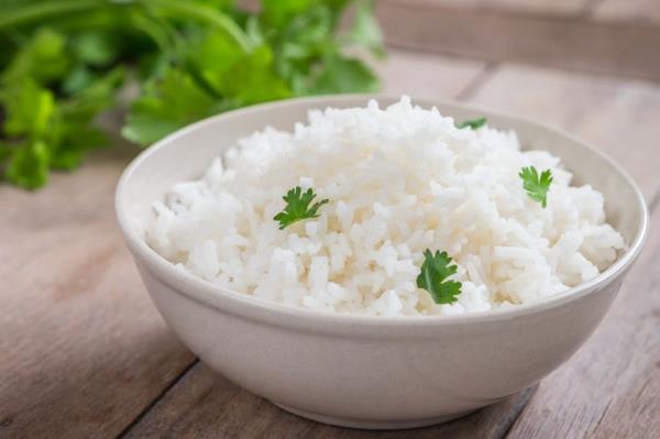 Cooked white rice in bowl