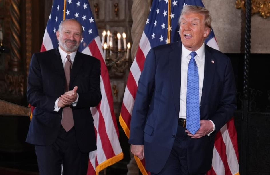 Photo of Do<em></em>nald Trump and Howard Lutnick. 