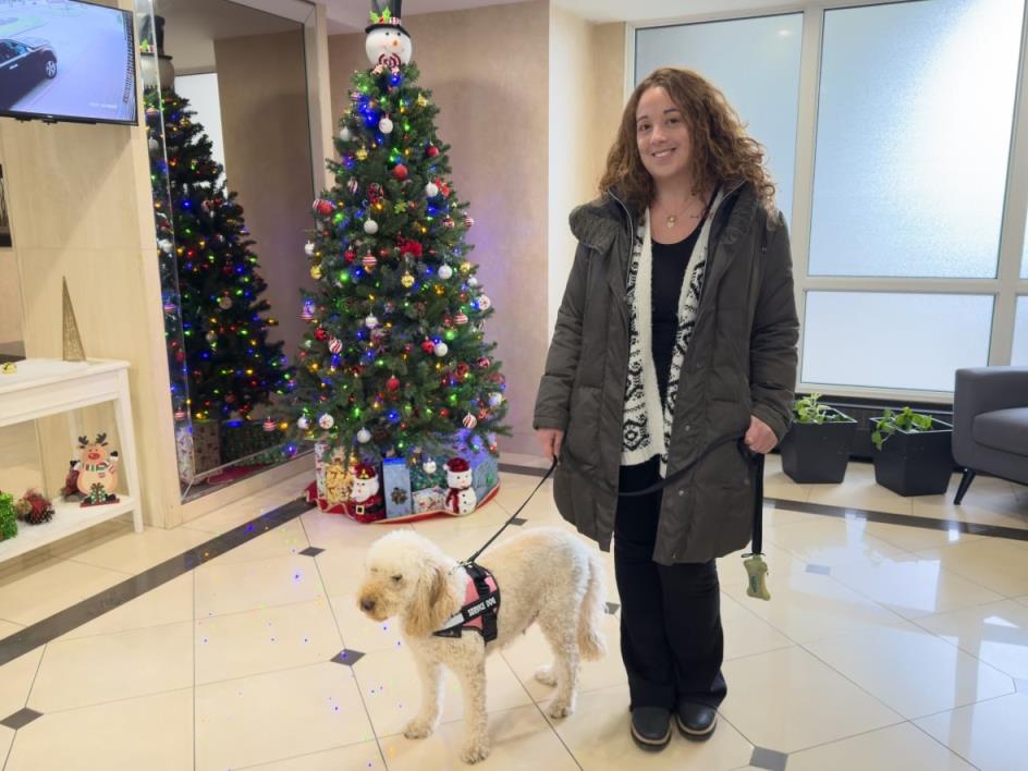 Ho<em></em>ney is trained to begin shaking when she senses that Mclennan is on the verge of losing consciousness, because of her disability.