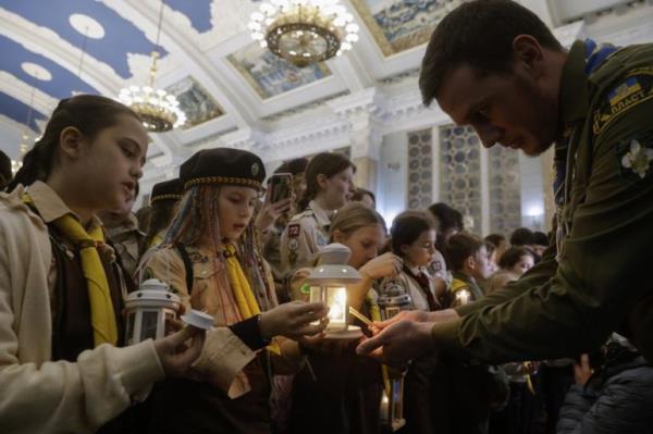 epa11779303 Members of Plast, the Ukraine natio<em></em>nal scout organization, attend a ceremony of transferring the Peace Light of Bethlehem at the central railway station in Kyiv, Ukraine, 15 December 2024. The Peace Light of Bethlehem is a program that began in Austria in 1986. It has spread to more than 20 countries in Europe and the Americas. Each year before Christmas, the flame originates in the Grotto of the Nativity in Bethlehem and is carried through the various countries by the scout movement. EPA-EFE/SERGEY DOLZHENKO