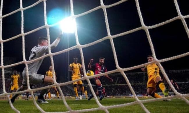Lautaro Martínez arrives at the far post too score his first goal for Inter since 3 November.