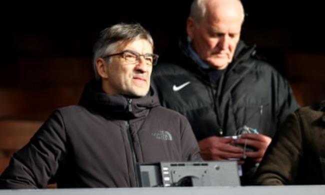 Ivan Juric watches on at Craven Cottage