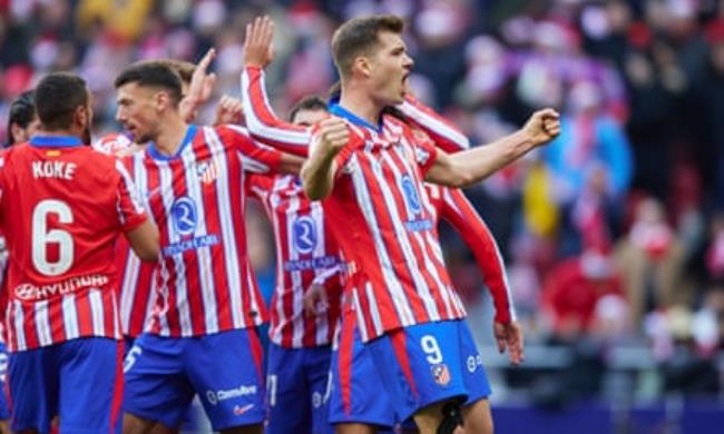 Atlético’s Alexander S?rloth celebrates after scoring his side’s winning goal during the match with Getafe
