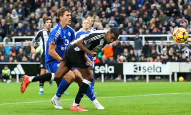Alexander Isak stoops to head home from close range for Newcastle’s third goal against Leicester.