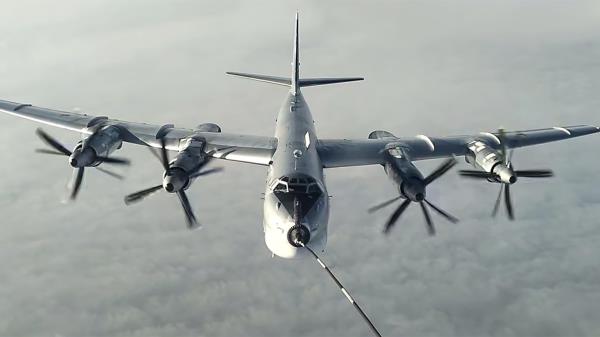 俄罗斯空军在阿拉斯加附近飞行可携带核武器的轰炸机