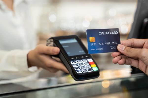 A person using a credit card.