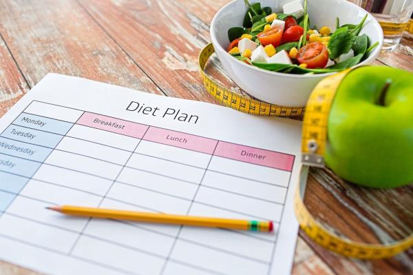 One way of practising mindful – and healthy – eating is to plan your meals ahead of time. — Filepic
