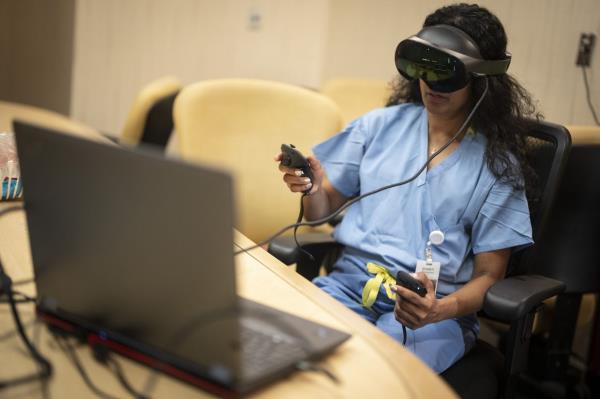 Dr Narasimhan demo<em></em>nstrating how she used VR to explore a 3D image of Jayden’s chest cavity, formed from a series of CT scans, before the operation