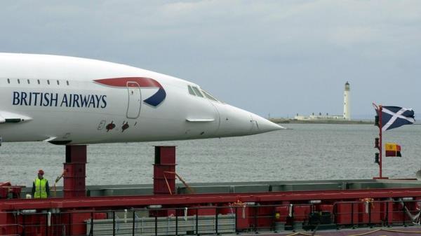 One of the Co<em></em>ncorde fleet arrives at Torness Nuclear Power station on its journey to the Museum of flight in East Fortune with the Barnsness lighthouse in the background Dunbar.</p>

<p>　　