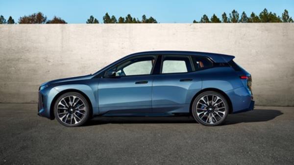 The BMW iX gets a 'Neue' look - plus more power and a lo<em></em>nger range