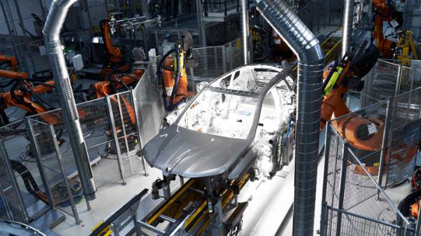 The BMW iX gets a 'Neue' look - plus more power and a lo<em></em>nger range
