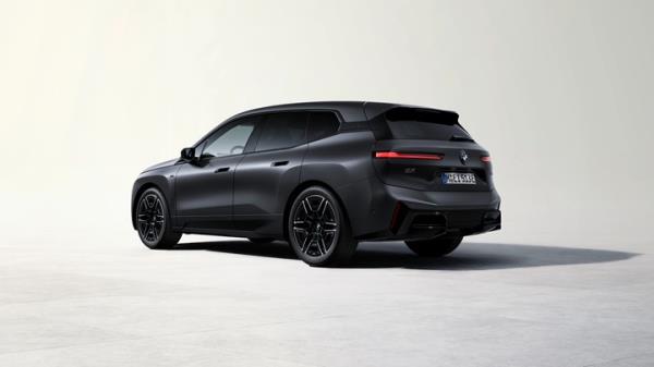 M70 xDrive rear