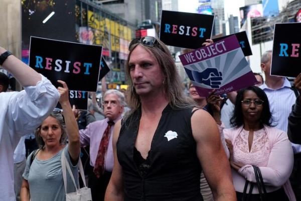 Trump signs order to get ‘transgender ideology’ out of military