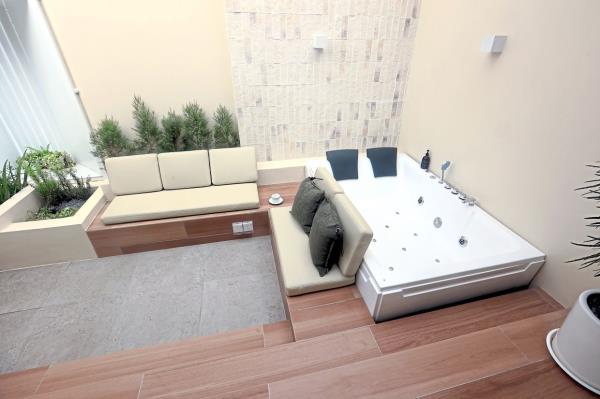 The sunken seating area with a jacuzzi gives out a resort vibe.