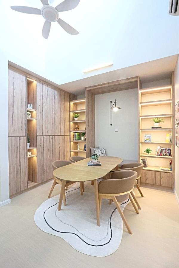 The family area on the first floor is suitable for various activities.