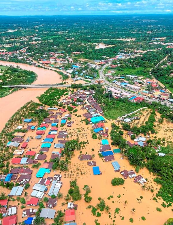 Wicked weather: An aerial view of flooding in Beaufort, Sabah. Flooding in the south western town has worsened after 468 people were recently evacuated amid heavy rains.